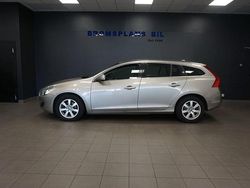 Ljusbrun (brunmetallic) Begagnad 2013 Volvo V60 Momentum Kombi | 109 500 kr (Marknadspris)