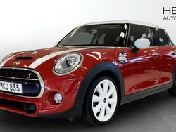 Röd (red) Begagnad 2017 Mini Cooper S Halvkombi | 174 900 kr (Marknadspris)