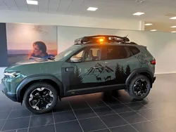 Grå Begagnad 2025 Dacia Duster Extreme SUV | 449 900 kr