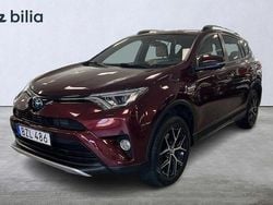 Mörkröd Begagnad 2016 Toyota RAV4 Hybrid Active SUV | 238 900 kr (Marknadspris)