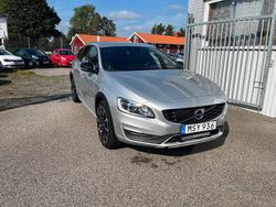 Silver Begagnad 2017 Volvo V60 CC Summum Kombi | 229 900 kr (Marknadspris)