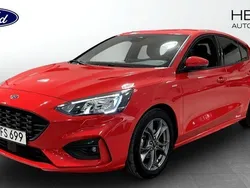 Röd (red) Begagnad 2021 Ford Focus ST-Line Halvkombi | 189 900 kr (Marknadspris)