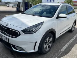Vit Begagnad 2017 Kia Niro Advance SUV | 149 900 kr (Bra pris)