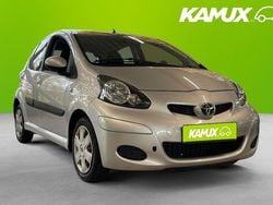 Silver/grå Begagnad 2011 Toyota Aygo Halvkombi | 64 800 kr (Dyr)