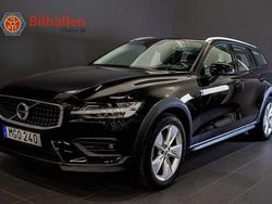 Svart Begagnad 2020 Volvo V60 CC Kombi | 319 900 kr (Marknadspris)