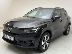 Svart Begagnad 2023 Volvo XC40 Plus SUV | 314 900 kr