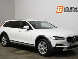 Vit Begagnad 2017 Volvo V90 CC Momentum Kombi | 199 700 kr (Marknadspris)