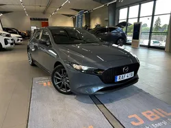 Grå Begagnad 2022 Mazda 3 Sky Halvkombi | 239 900 kr (Marknadspris)