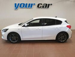 Vit Begagnad 2021 Ford Focus ST-Line Halvkombi | 169 000 kr