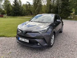 Grå Begagnad 2017 Toyota C-HR SUV | 189 000 kr (Dyr)