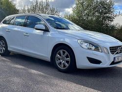 Vit Begagnad 2011 Volvo V60 Momentum Kombi | 69 900 kr (Marknadspris)