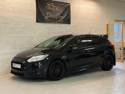 Svart Begagnad 2013 Ford Focus ST Halvkombi | 129 900 kr