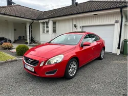 Röd Begagnad 2011 Volvo S60 Summum Sedan | 69 900 kr (Marknadspris)