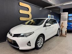 Vit Begagnad 2013 Toyota Auris Active Halvkombi | 87 900 kr (Lite dyr)