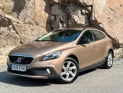Brun Begagnad 2015 Volvo V40 CC Summum Kombi | 174 700 kr (Marknadspris)