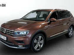 Mörkbrun Begagnad 2018 VW Tiguan Allspace Highline SUV | 329 900 kr (Marknadspris)