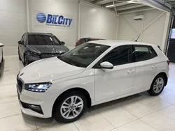 Vit Ny 2025 Skoda Fabia Selection Halvkombi | 265 500 kr (Dyr)