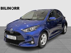 Mörkblå Begagnad 2020 Toyota Yaris Hybrid Active Halvkombi | 179 900 kr (Marknadspris)