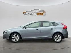 Grå Begagnad 2017 Volvo V40 Momentum Kombi | 144 900 kr (Marknadspris)