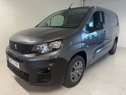 Grå Begagnad 2023 Peugeot Partner Minibuss | 284 900 kr