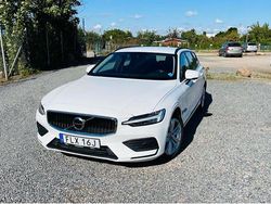 Vit Begagnad 2019 Volvo V60 Momentum Kombi | 255 000 kr (Marknadspris)