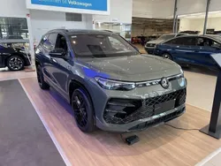 Grön (cipressinogreen metallic) Ny 2025 VW Tayron R-line SUV | 671 300 kr