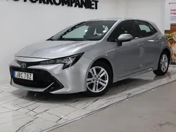 Silver Begagnad 2022 Toyota Corolla Hybrid Active Halvkombi | 169 900 kr (Bra pris)