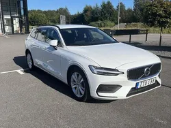 Vit Begagnad 2022 Volvo V60 Momentum Kombi | 349 000 kr (Dyr)
