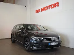 Mörkgrå Begagnad 2020 VW Passat GTE Kombi | 214 900 kr (Marknadspris)