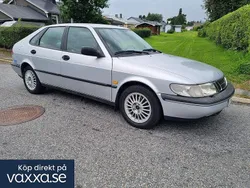 Ljusgrå Begagnad 1995 Saab 900 Halvkombi | 33 420 kr