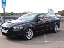 Svart samma som bilen Begagnad 2008 Volvo C70 Summum Cab | 79 900 kr (Marknadspris)