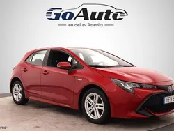 Röd Begagnad 2019 Toyota Corolla Hybrid Halvkombi | 204 500 kr (Marknadspris)