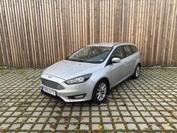 Grå Begagnad 2015 Ford Focus Titanium Kombi | 48 900 kr (Marknadspris)
