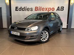 Limestone grå metallic Begagnad 2015 VW Golf VII Trendline Halvkombi | 109 900 kr (Marknadspris)