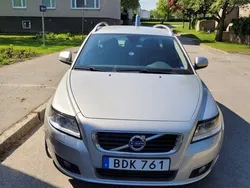 Grå Begagnad 2012 Volvo V50 Momentum Kombi | 65 000 kr (Marknadspris)