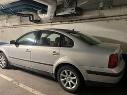 Grå Begagnad 2000 VW Passat Comfortline Sedan | 17 500 kr