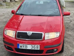 Röd Begagnad 2005 Skoda Fabia Kombi | 10 000 kr (Marknadspris)