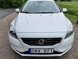 Vit Begagnad 2014 Volvo V40 Kinetic Kombi | 95 000 kr (Marknadspris)