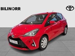 Röd Begagnad 2018 Toyota Yaris Hybrid Active Halvkombi | 159 900 kr (Bra pris)