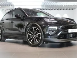 Svart Begagnad 2024 Porsche Macan SUV | 1 015 000 kr (Bra pris)