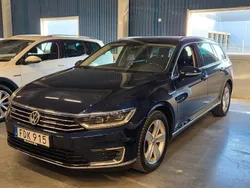 Mörkblå Begagnad 2018 VW Passat Executive Kombi | 168 800 kr (Marknadspris)