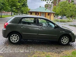 Grå Begagnad 2005 Toyota Corolla Halvkombi | 30 000 kr (Marknadspris)