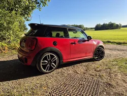 Röd Begagnad 2017 Mini John Cooper Works Halvkombi | 168 000 kr (Bra pris)