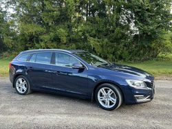 Blå Begagnad 2014 Volvo V60 Summum Kombi | 120 000 kr (Marknadspris)