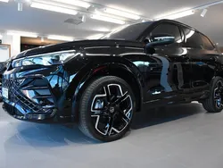 Svart Begagnad 2025 VW Tiguan R-line SUV | 659 400 kr