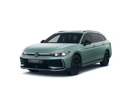 Ljusgrön (mariposite green metallic) Ny 2025 VW Passat R-line Kombi | 584 600 kr (Marknadspris)