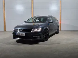 Ljusgrå (grå) Begagnad 2013 VW Passat R-line Kombi | 106 901 kr (Marknadspris)
