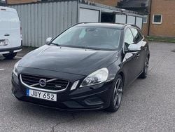 Svart Begagnad 2013 Volvo V60 R-Design Kombi | 90 000 kr (Marknadspris)