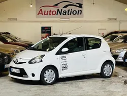 Vit Begagnad 2013 Toyota Aygo Halvkombi | 34 900 kr (Lite dyr)