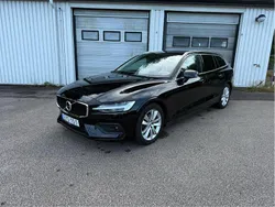 Svart Begagnad 2019 Volvo V60 Momentum Kombi | 204 000 kr (Marknadspris)